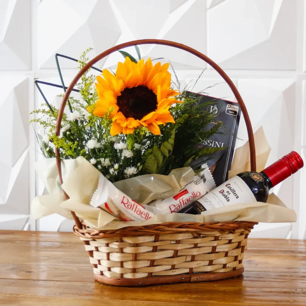 Cestas de presente com vinho e girassol