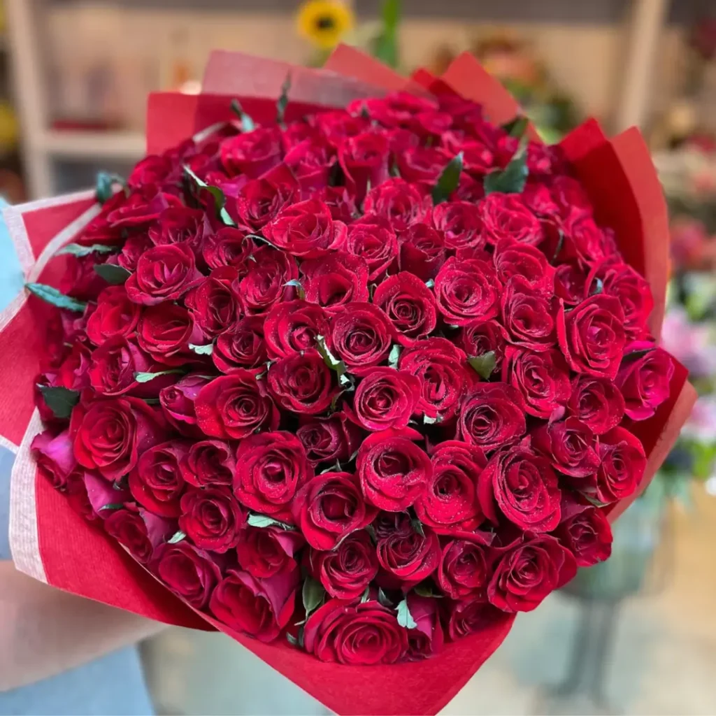 Nosso Buquê 200 Rosas Vermelhas é um presente romantico para a pessoa amada