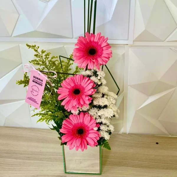Arranjo de Gérberas Cor de Rosa é um lindo presente para qualquer momeno
