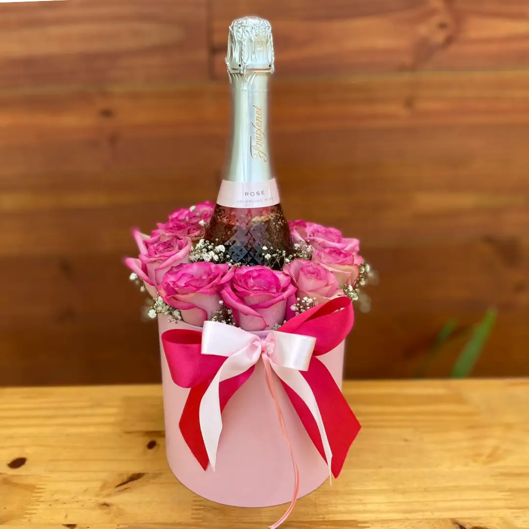 Box de rosas com espumante Box com rosas, floricultura online, Flores pare presente