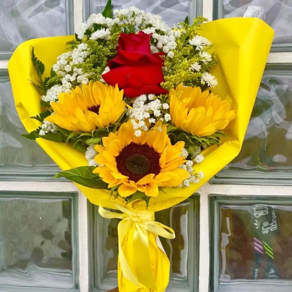 Nosso lindo Buquê Raio de Sol é um lindo presente para aquela pessoa especial. Compre em nosso site e transforme o dia de quem você ama.
