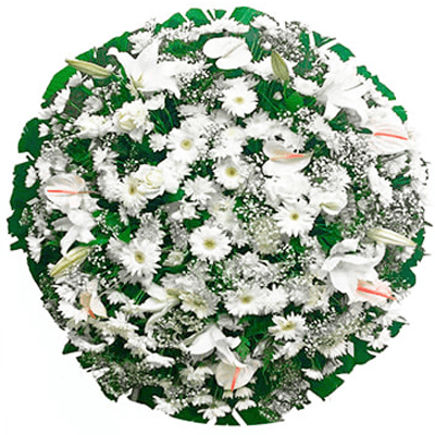 Coroa de flores branca redonda com lírios, margaridas e flores do campo para velório e homenagem fúnebre